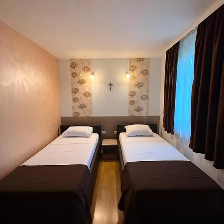 Hotel Mir
